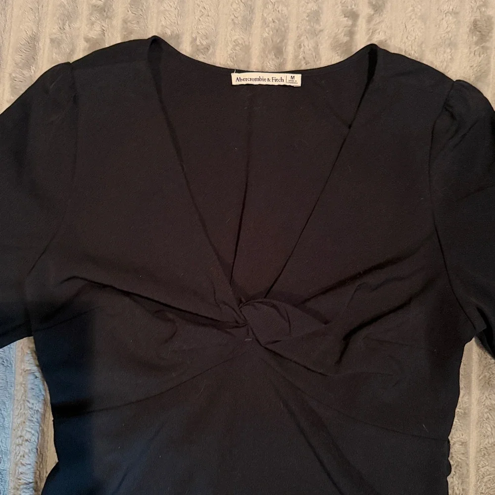 Abercrombie & Fitch Womens Black Twist Front V-Neck Long Sleeve Smocked Top M
